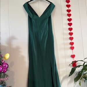 Elegant Green Evening Gown